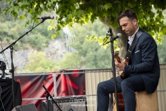 blues-suit-guy-cahors-7352