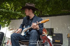 blues-suit-guy-cahors-7353