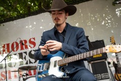 blues-suit-guy-cahors-7355